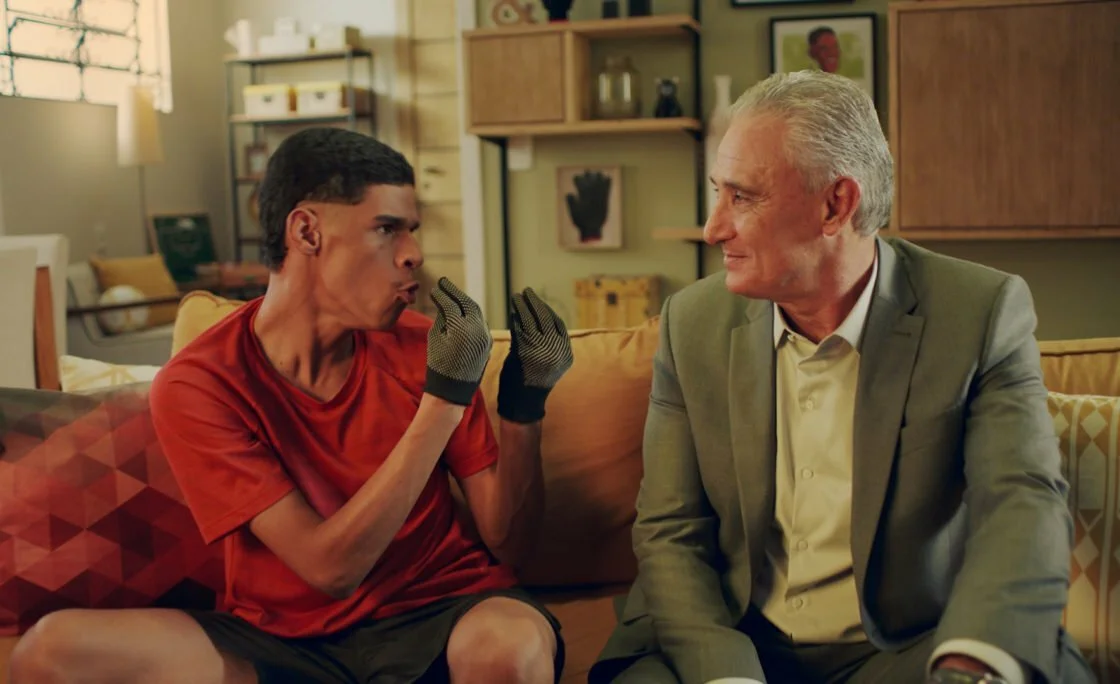Em clima de Copa, Tite e Luva de Pedreiro