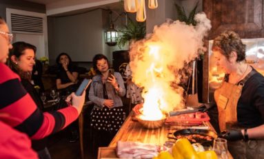 Pioneira no mundo do assado, Clarice Chwartzamm anuncia nova turma de churrasco só para mulheres