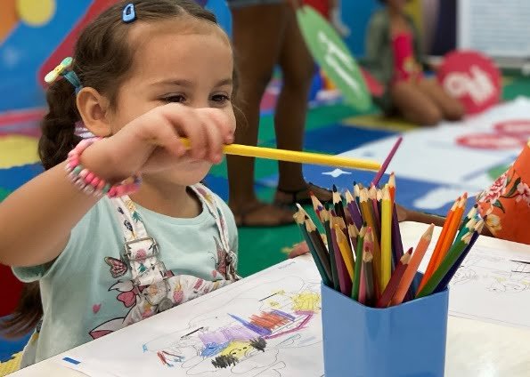 Aldeias Infantis SOS promove espaço de interação entre pais e filhos no shopping Total até o Dia das Crianças