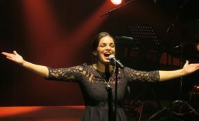 Musical francês sobre Édith Piaf chega à Porto Alegre 