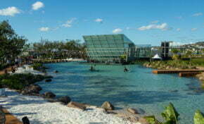Main Lake, o maior lago artificial do país, foi inaugurado neste fim de semana no Golden Lake Festival Experience