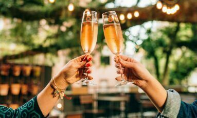 Vineria1976 celebra sete anos com happy wine hour ao som de vinil