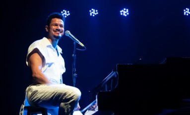 Integrante da nova cena da música popular brasileira, o pernambucano Zé Manoel faz show gratuito neste sábado (10/12) em Porto Alegre