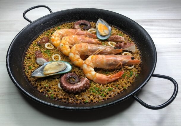 Boa pedida para esse verão com a Paella Espanhola na Bottega Del Mare
