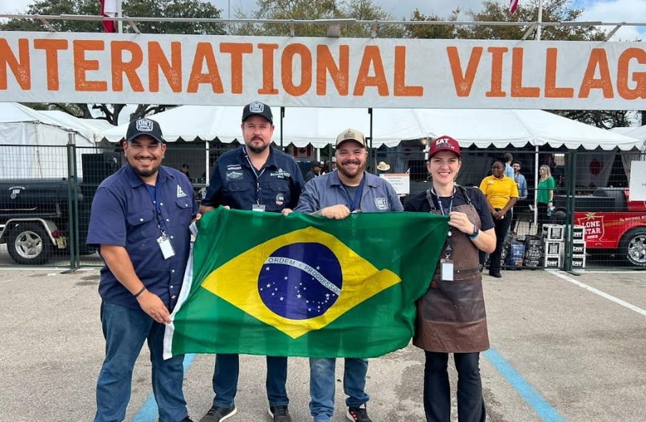 Time brasileiro liderado por gaúcho participa de um dos campeonatos de carne mais tradicionais do planeta