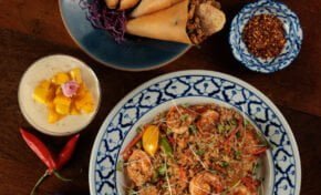 Koh Pee Pee comemora 34 anos com novos pratos  no mês de seu aniversário