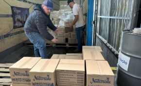 Indústria de Lagoa Vermelha doa mais de dez mil barrinhas de cereais para profissionais, voluntários e comunidades que estão trabalhando na reconstrução das cidades atingidas pelas enchentes no RS 