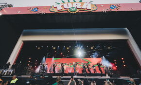 Duda Beat traz sua sofrência pop para o festival Turá em Porto Alegre