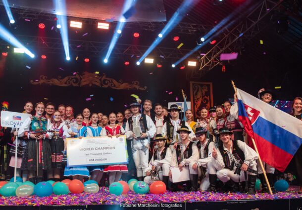 Nova Prata também dá show de solidariedade no Festival Internacional de Folclore