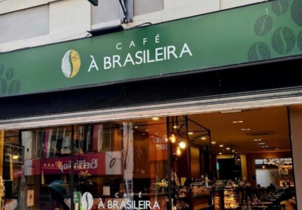 Café à Brasileira lança Painéis com imagens históricas da Feira do Livro de Porto Alegre