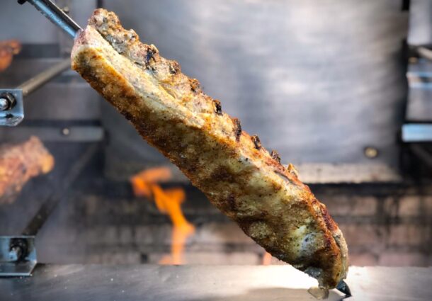 Cortes especiais de suíno e cordeiro do Shopping de Carnes oportuniza uma experiência gastronômica às celebrações de final de ano