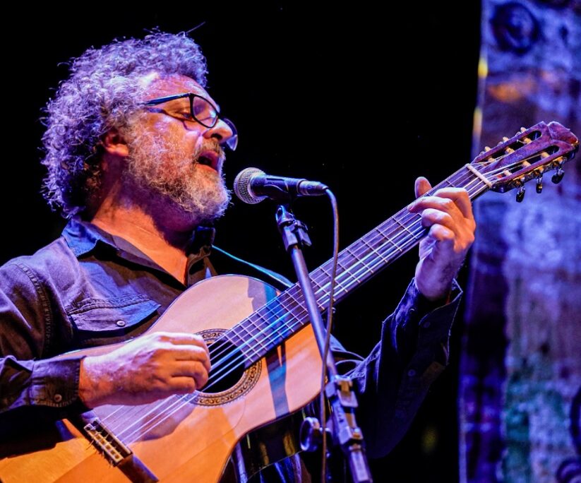 Marcelo Delacroix inicia o ano cantando no projeto Ocidente Acústico