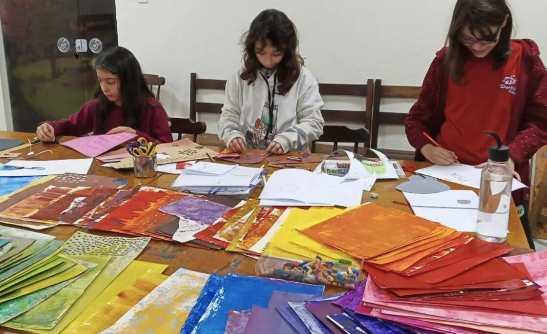 Centro Cultural 25 de Julho oferece oficinas natalinas de artesanato para crianças