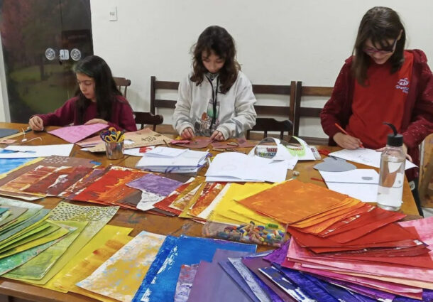 Centro Cultural 25 de Julho oferece oficinas natalinas de artesanato para crianças