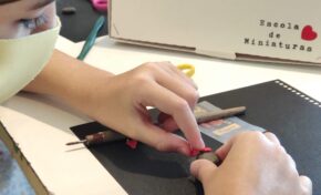 Gravura Galeria de Arte promove oficina de miniaturas para crianças e adolescentes