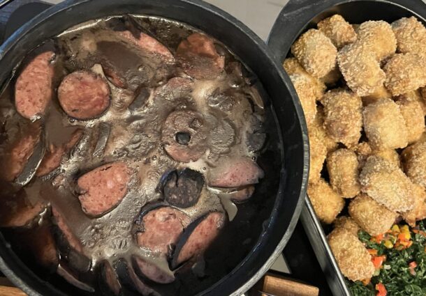 Feijoada do Hilton Porto Alegre retorna à programação do hotel com edição especial "Ressaca de Carnaval"