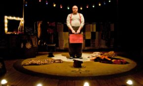 O Fantástico Circo-Teatro de um Homem Só