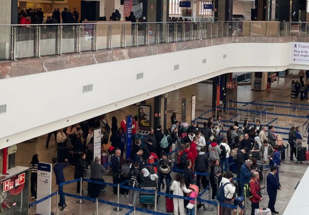Profissionais do turismo comemoram retomada parcial no Salgado Filho