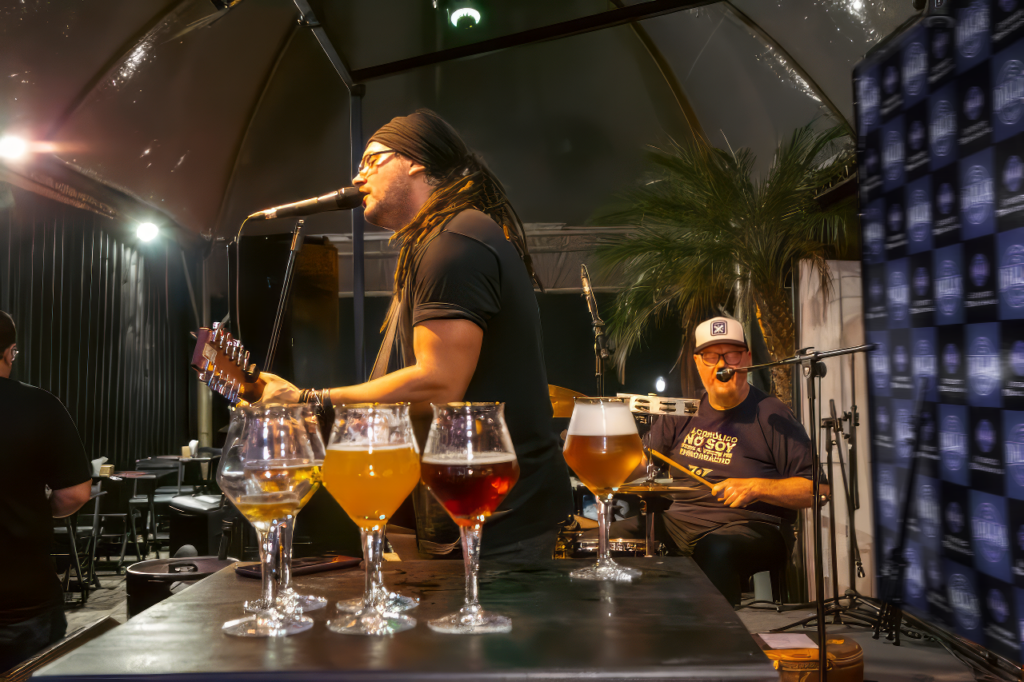 Para celebrar o Dia Internacional da Cerveja, Food Hall Dado Bier promove Degustação Acústica com Sady Homrich, Rafa Braz e Estevão Camargo