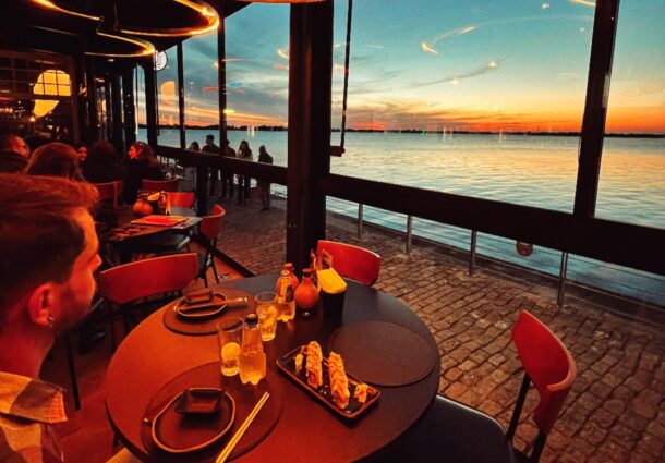 Fechado desde as enchentes, restaurante nikkei anuncia início das reformas no Cais Embarcadero e expansão para o BarraShopping Sul