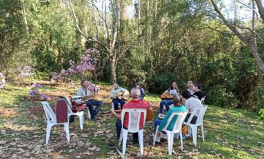 Musicoterapia na melhora da qualidade de vida Associação de Musicoterapia do Rio Grande do Sul (AMTRS) reforça os benefícios da prática na saúde mental e oncológica, focos do Setembro Amarelo e Outubro Rosa