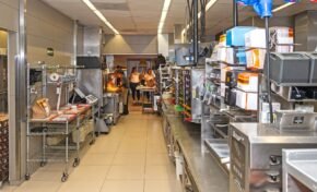 Anos de Portas Abertas: McDonald's revela que 97% dos clientes passaram a avaliar melhor seus produtos após conhecerem as cozinhas da rede