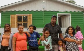 Campanha Fé no Rio Grande entrega mais casas aos atingidos pelas enchentes e prorroga ação até novembro