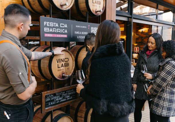 VinoLab realiza neste sábado a 3ª edição da Festa da Barrica com mais de 100 litros de vinhos das vinícolas Bebber e Pizzato degustados direto da barrica