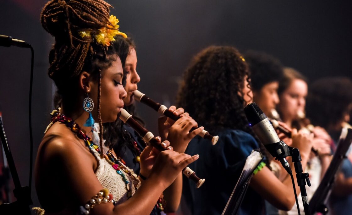 Orquestra Villa-Lobos apresenta espetáculo Paz & Amor na 70ª Feira do Livro de Porto Alegre