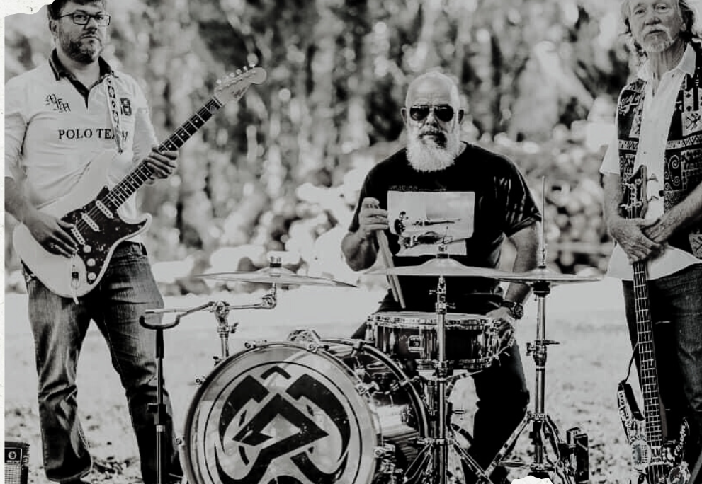 Banda de Blues intervenções circenses marcam final de semana da Rua Coberta de Canela  