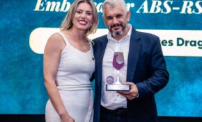 Vencedores do Prêmio ABS-RS 2024 são homenageados e R$ 42,1 mil são arrecadados na etapa presencial do Leilão Chimas Corte 3