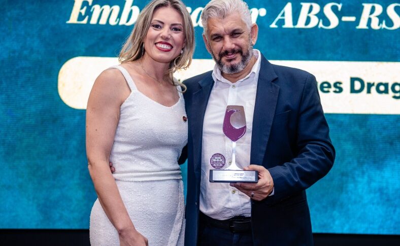 Vencedores do Prêmio ABS-RS 2024 são homenageados e R$ 42,1 mil são arrecadados na etapa presencial do Leilão Chimas Corte 3