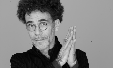 Nando Reis retornará a Porto Alegre com o seu novo espetáculo, que mescla faixas recém-lançadas