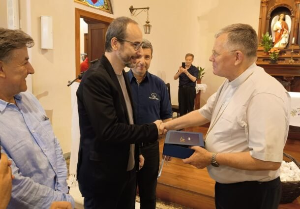 Marcos Vaandrade cria obra exclusiva para ser entregue em missa que celebra o início das atividades dos 130 anos da Fundação O Pão Dos Pobres