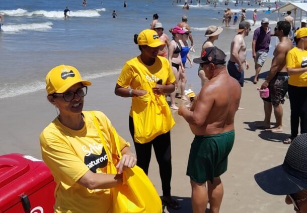 Blitz da Naturovos surpreende veranistas no litoral gaúcho