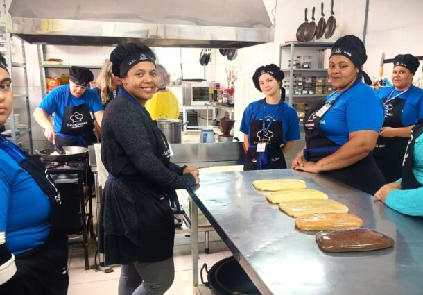Gastronomia Meu Trabalho capacita e transforma a vida de mães solo em Porto Alegre