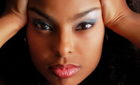 Andréa Cavalheiro canta Sade Adu em noite especial