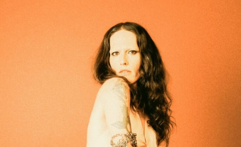 Catto faz show de encerramento do Festival Internacional de Cinema da Fronteira