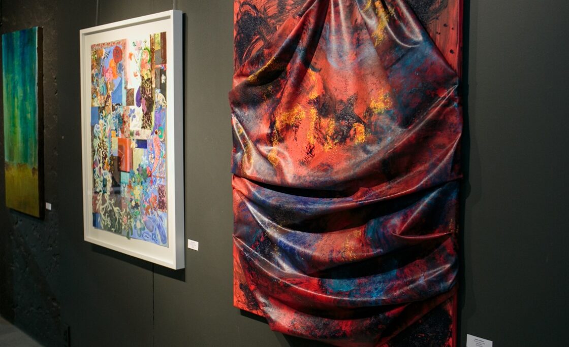 Escuta & Olhar: um bate-papo psicanalítico sobre a exposição “Através: Poéticas da Materialidade”
