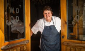 Roberta Sudbrack retorna ao RS para jantar autoral exclusivo no Wood Hotel com foco em ingredientes brasileiros, cogumelos selvagens, fogo vivo e vinhos de mínima intervenção