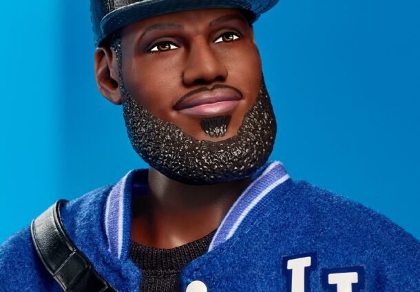Maior colecionador de bonecos Ken do mundo é presenteado pela Mattel com boneco de LeBron James