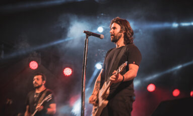 Reação em Cadeia une hits e novidades no show A Última Batida, em Porto Alegre