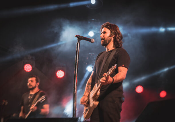 Reação em Cadeia une hits e novidades no show A Última Batida, em Porto Alegre