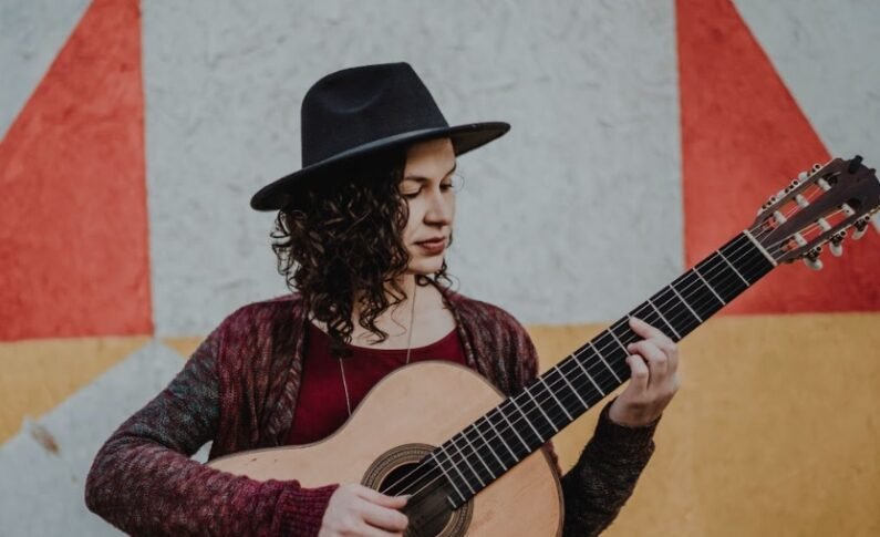 Musical Évora com entrada franca recebe Amanda Carpenedo