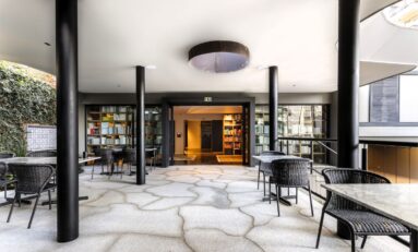 Pioneira em Porto Alegre, livraria conecta café, vinho e arte