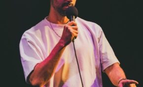 Comediante e músico americano Morgan Jay confirma apresentação inédita em Porto Alegre