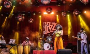 Quinteto mineiro Mambo Jazz apresenta sua fusão de ritmos latinos em show no Instituto Ling