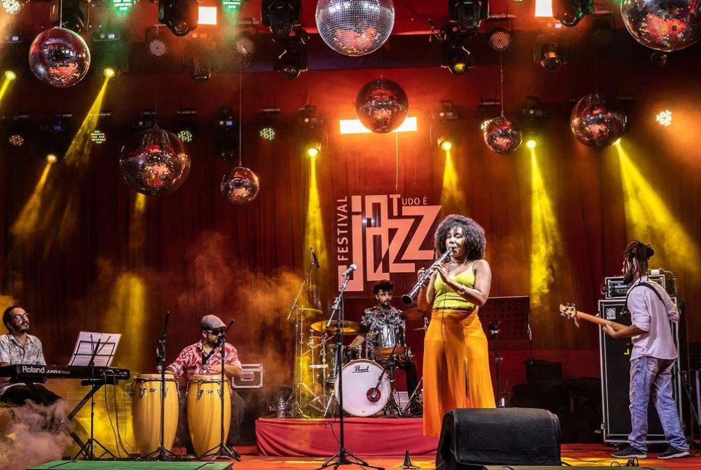 Quinteto mineiro Mambo Jazz apresenta sua fusão de ritmos latinos em show no Instituto Ling