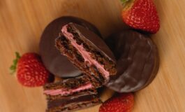 Alfajor Mousse de Morango & Chocolate da Doces Boa Vista chega ao mercado