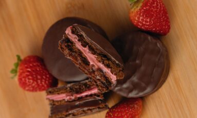 Alfajor Mousse de Morango & Chocolate da Doces Boa Vista chega ao mercado